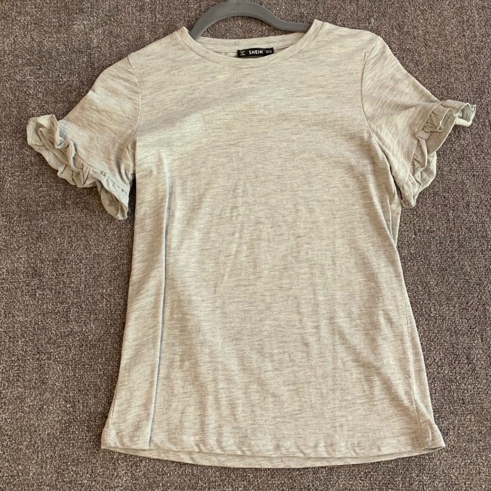 Gray ruffle sleeve top